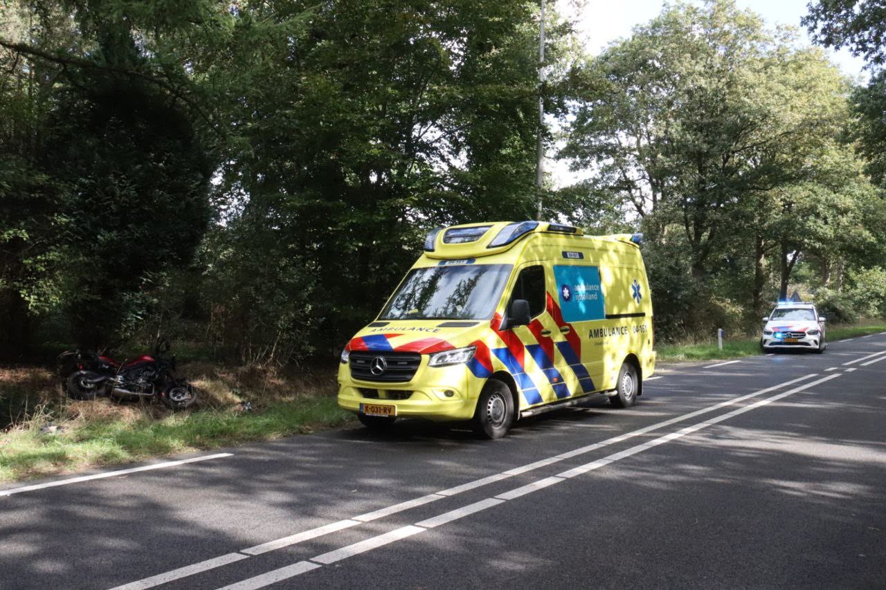 Motor en auto botsen op N761