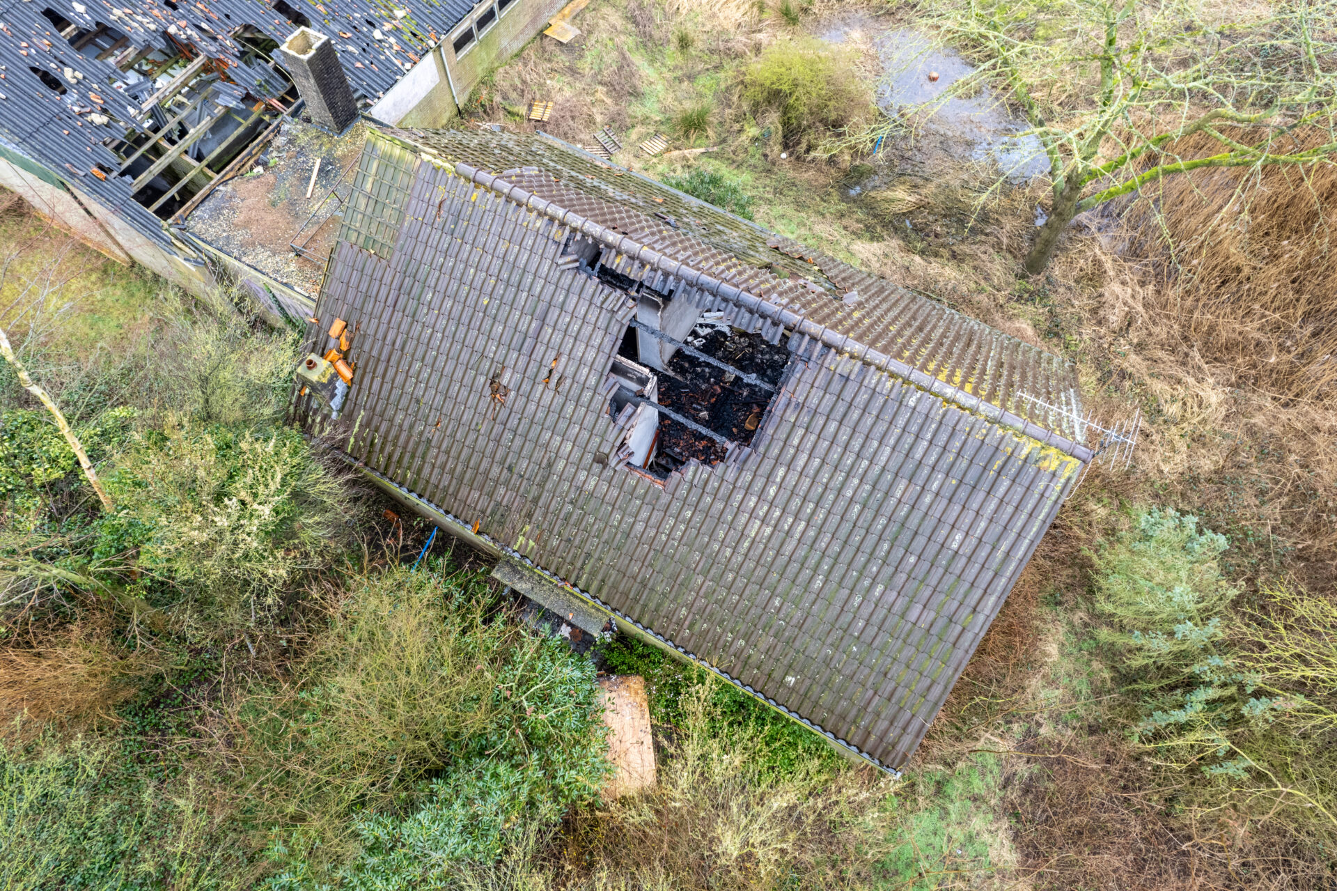 Uitslaande brand in leegstaande boerderij