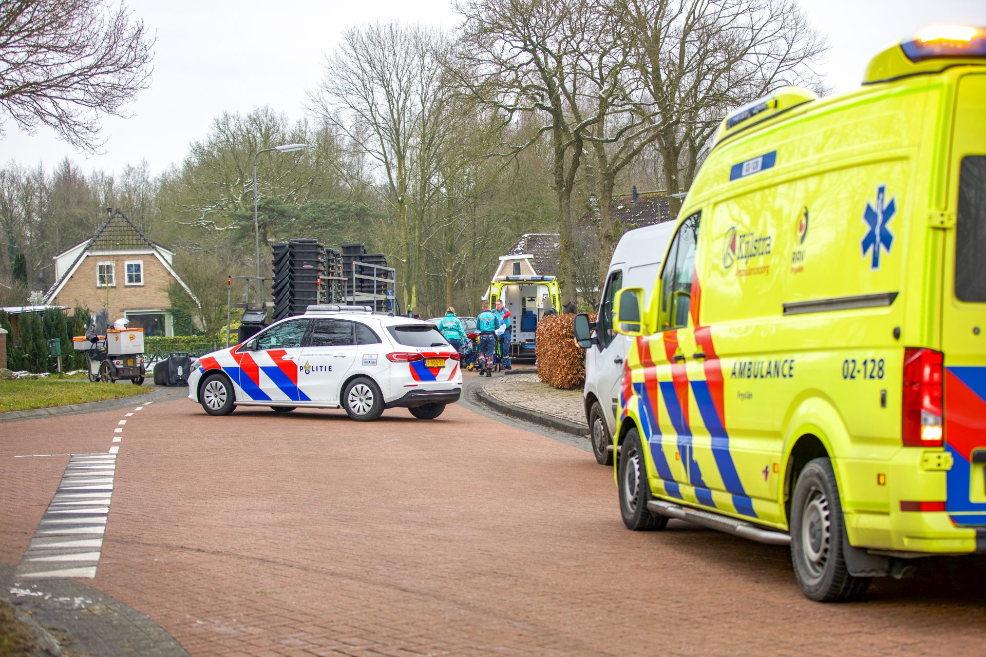 Gemeentemedewerker gewond na botsing met auto