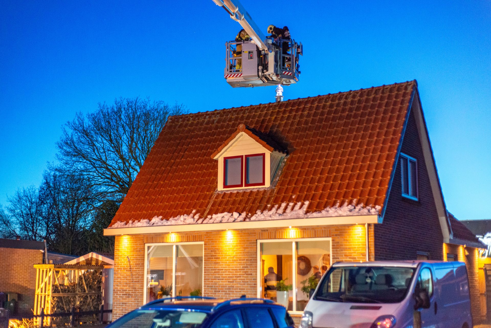 Brandweer rukt uit voor schoorsteenbrand Elsloo