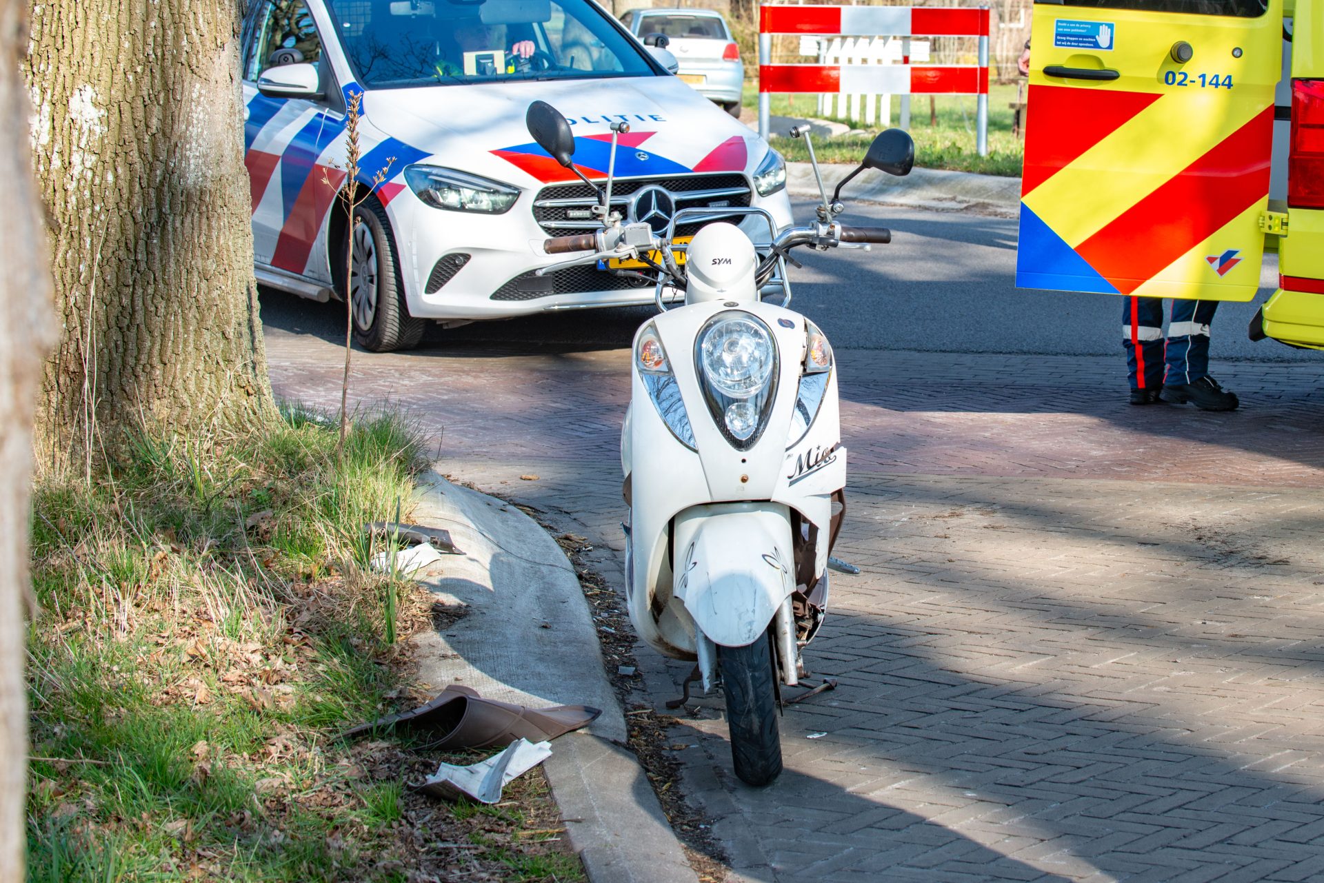 Scooterbestuurster gewond na botsing met auto Noordwolde