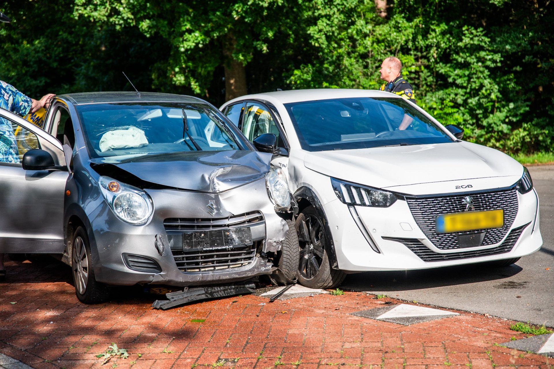 Auto’s botsen op kruising Waskemeer