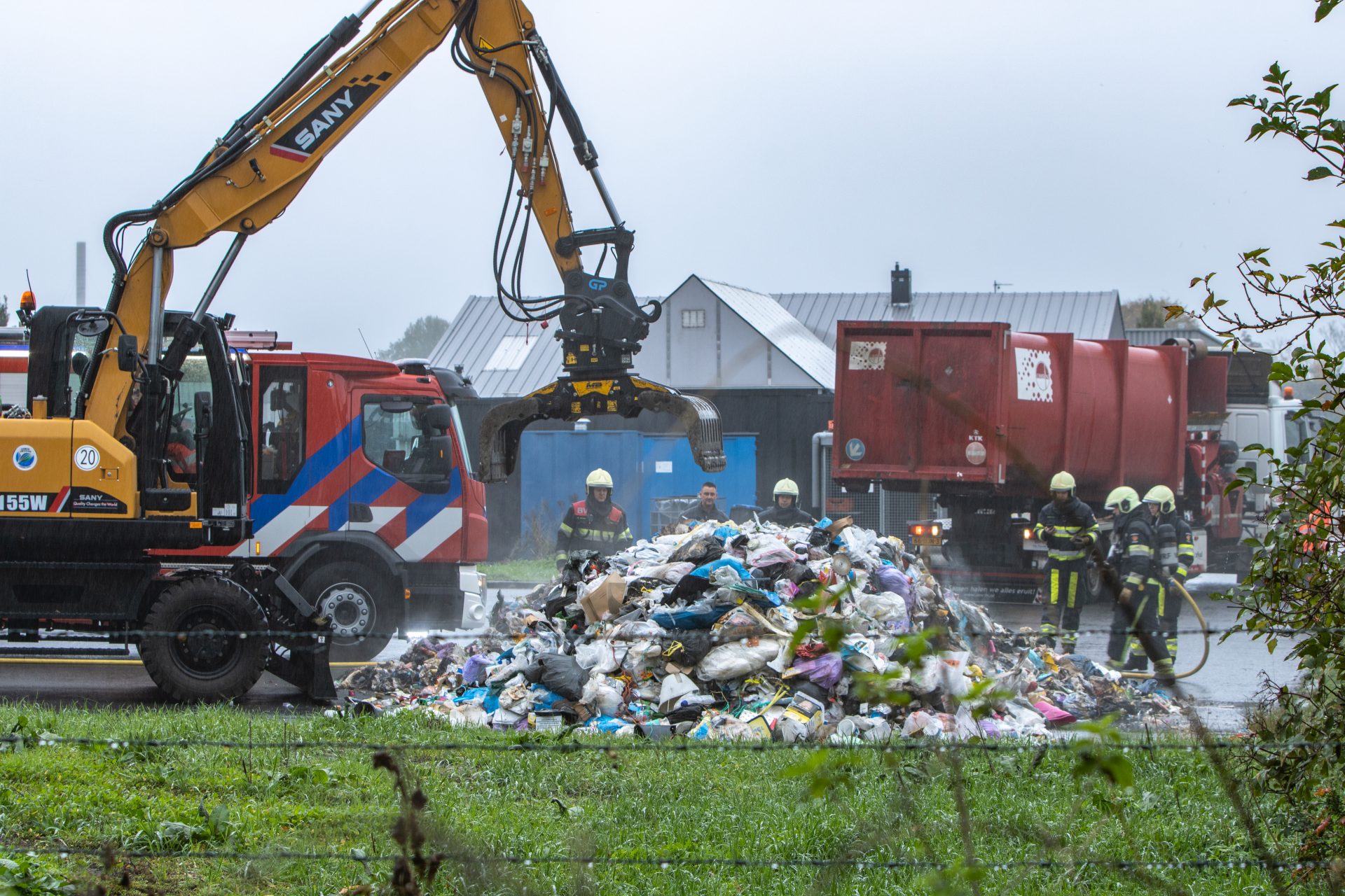 Brand in vuilniswagen gemeentewerf Oosterwolde