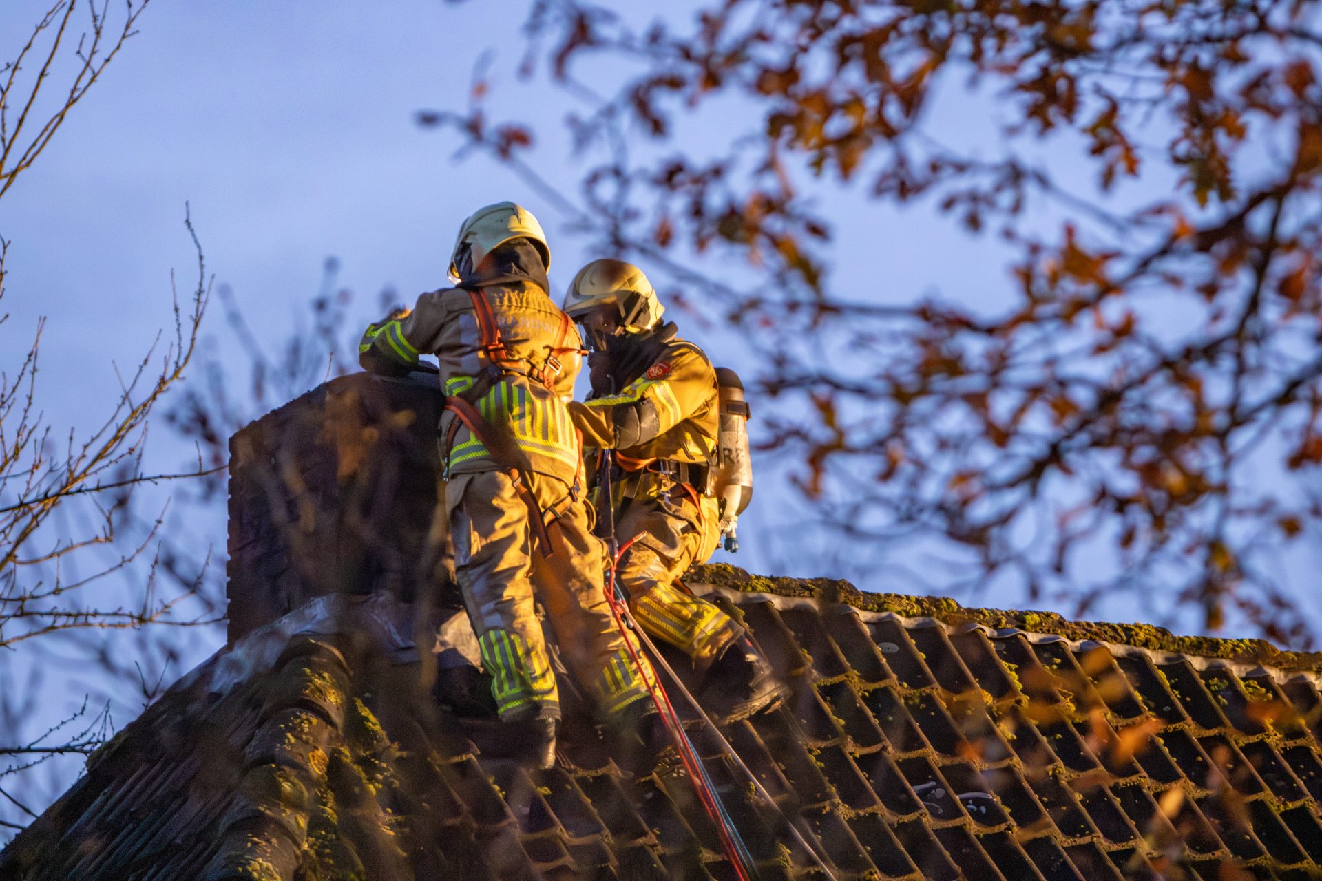 Schoorsteenbrand in woonboerderij Haulerwijk