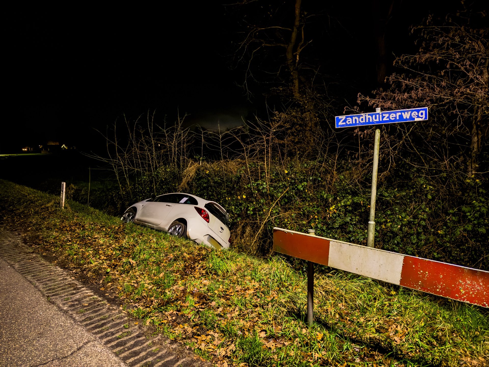 Automobiliste laat briefje achter na ongeval Zandhuizen