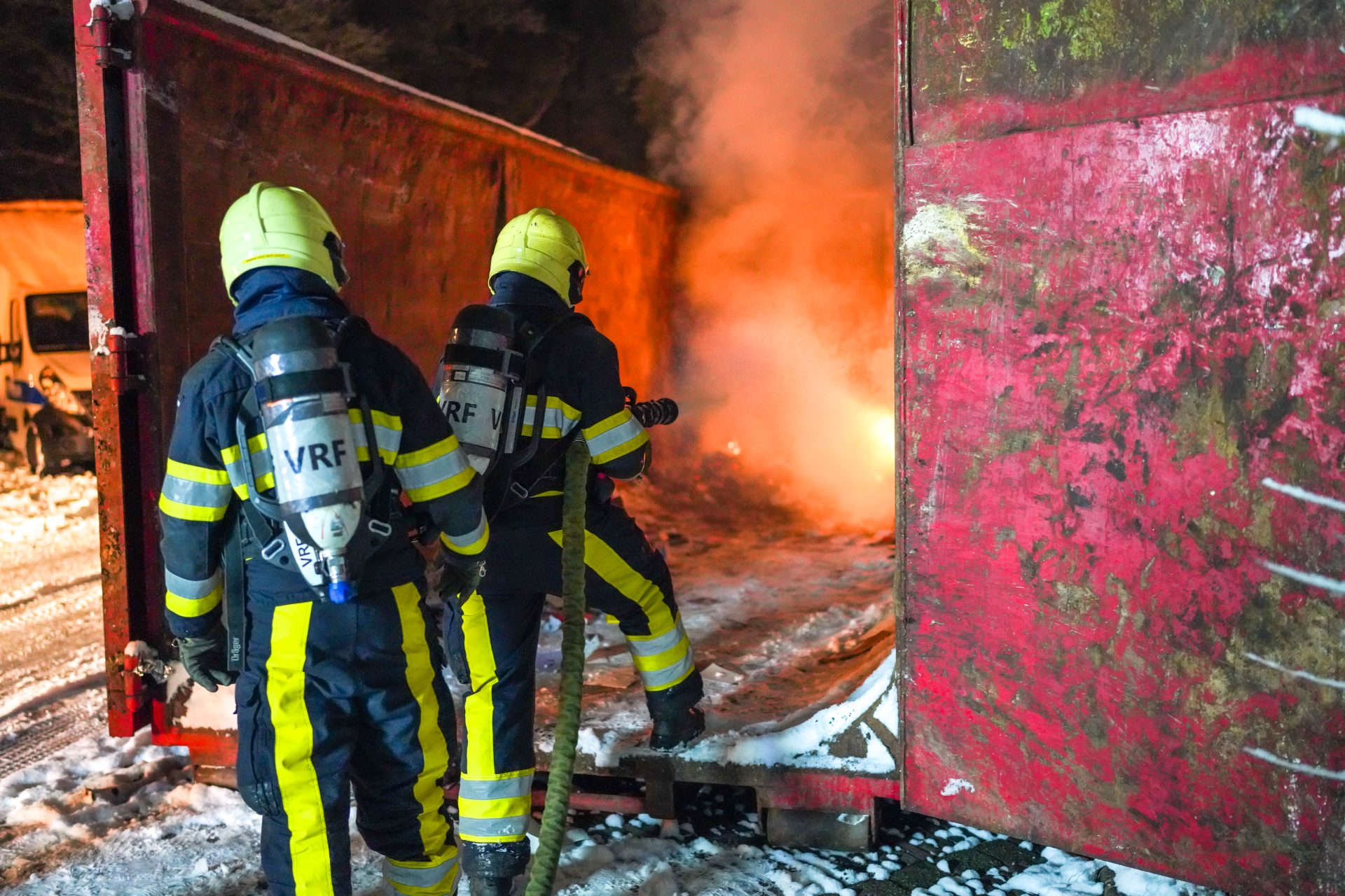 Brand in grote container met papier in Wolvega