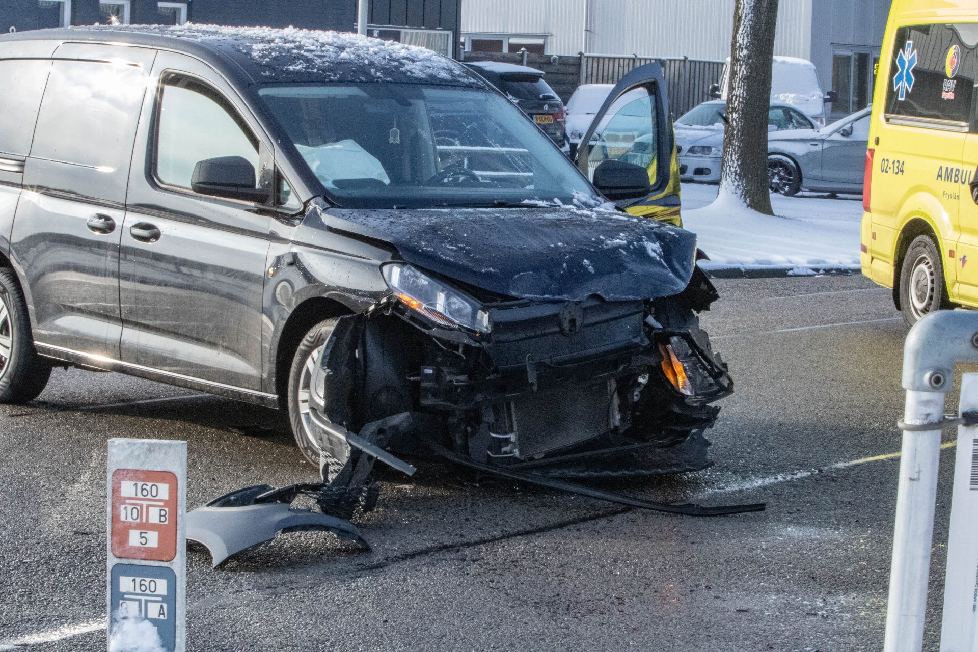 Bestelbussen in botsing in Oosterwolde