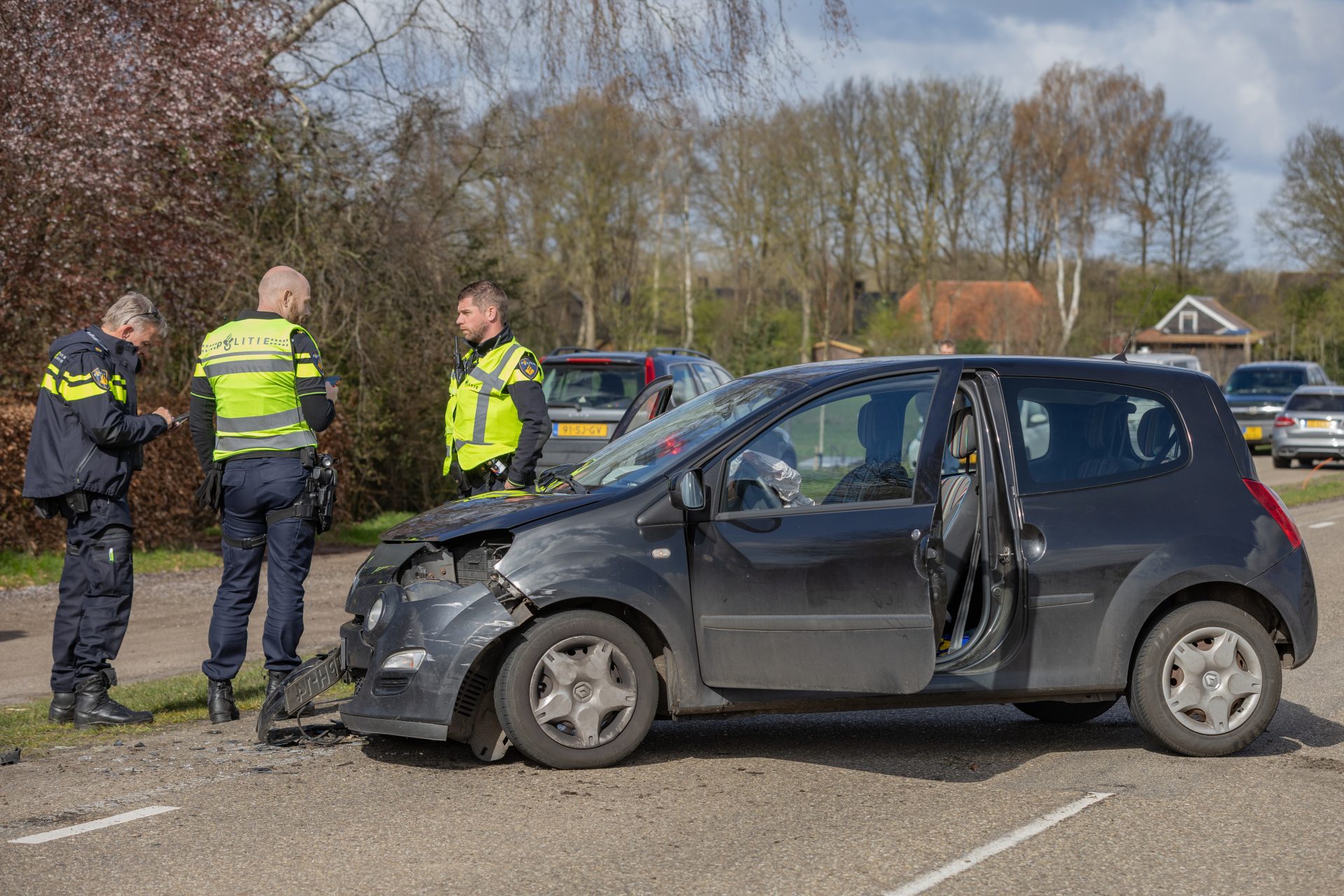 Botsing tussen twee auto’s op Steenwijkerweg in De Blesse