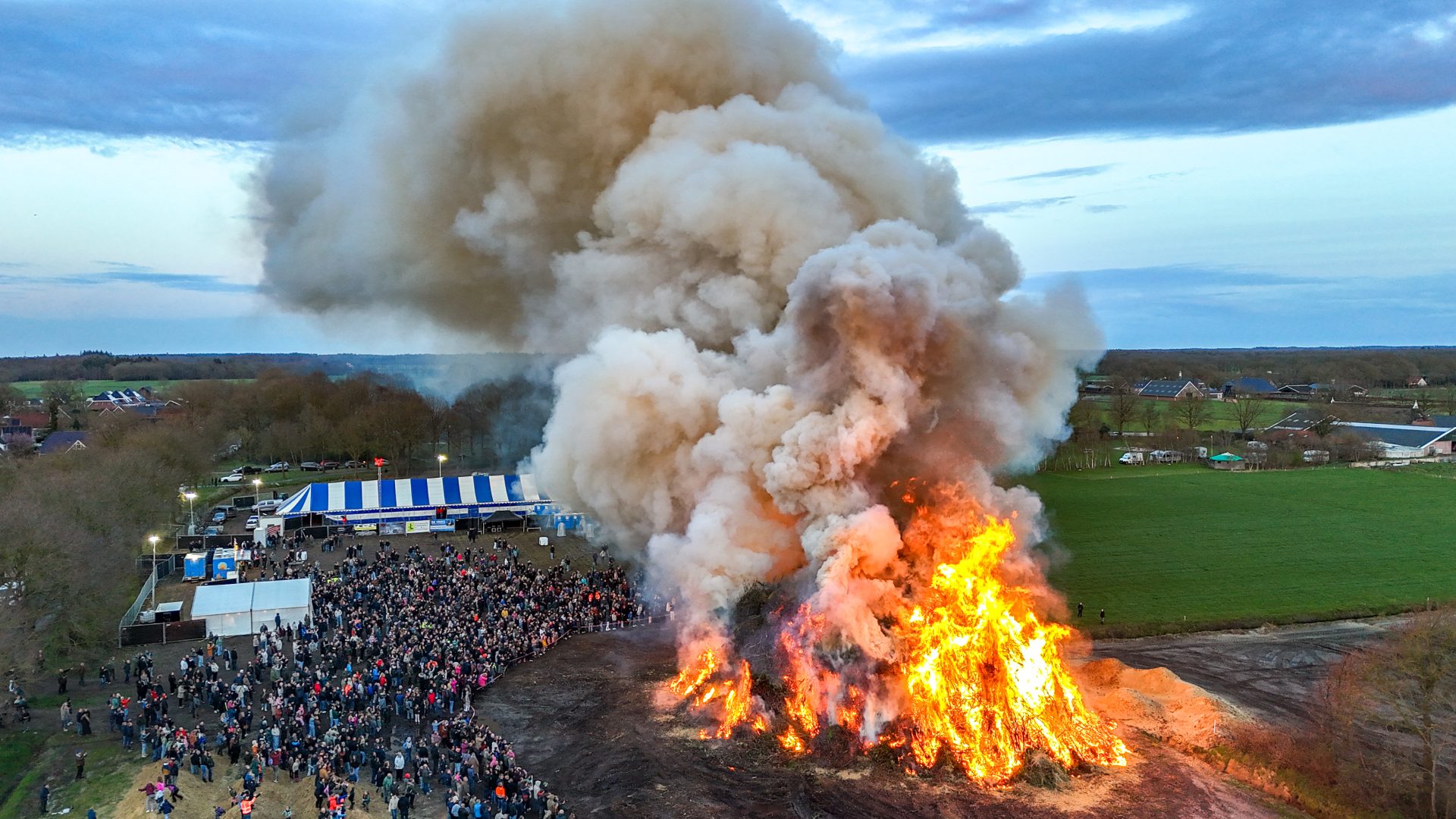 Paasvuren brengen sfeer en saamhorigheid in de Stellingwerven