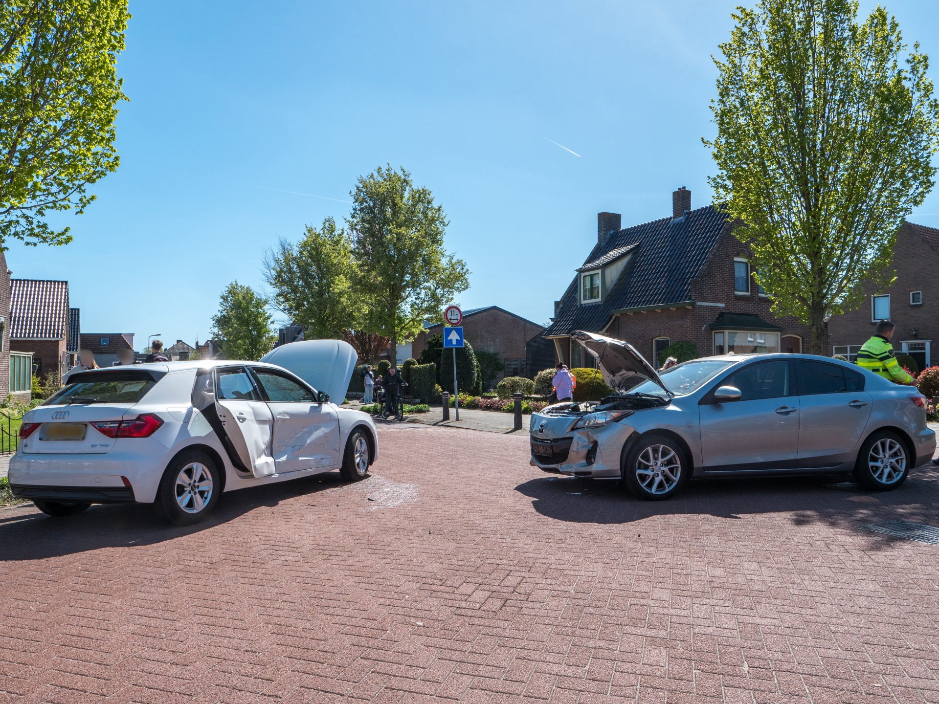 Twee auto’s beschadigd bij botsing in Wolvega