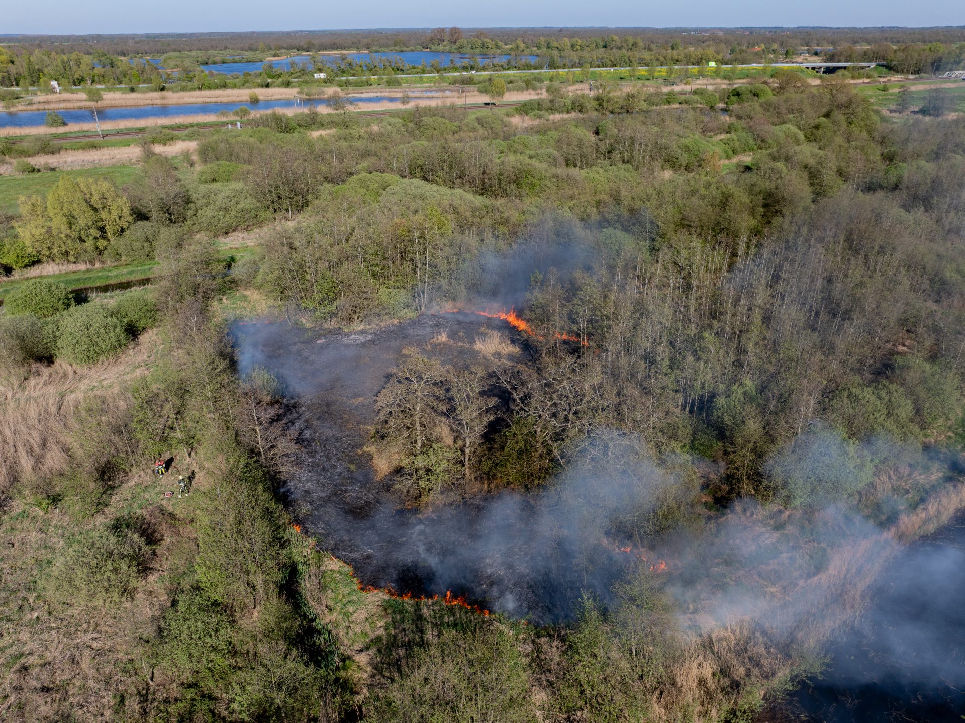 Opnieuw flinke natuurbrand aan Roodbaardpad Wolvega