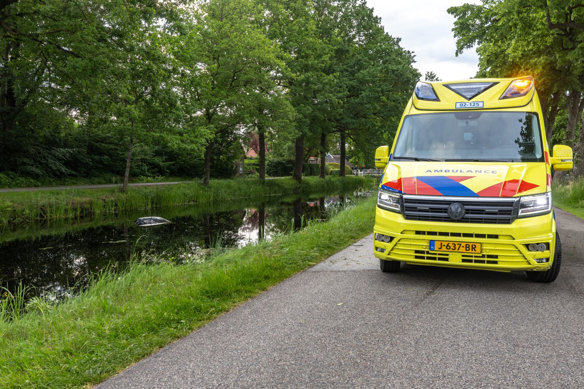 Automobilist onder invloed belandt in vaart Haulerwijk