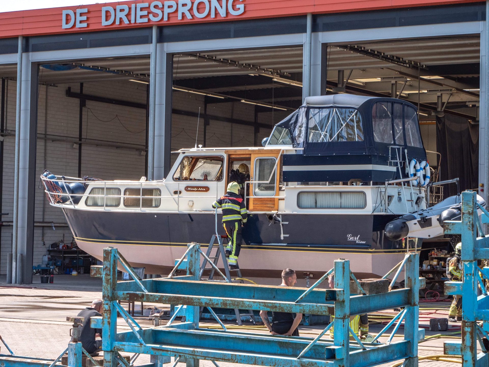 Brand in boot bij jachthaven Langelille
