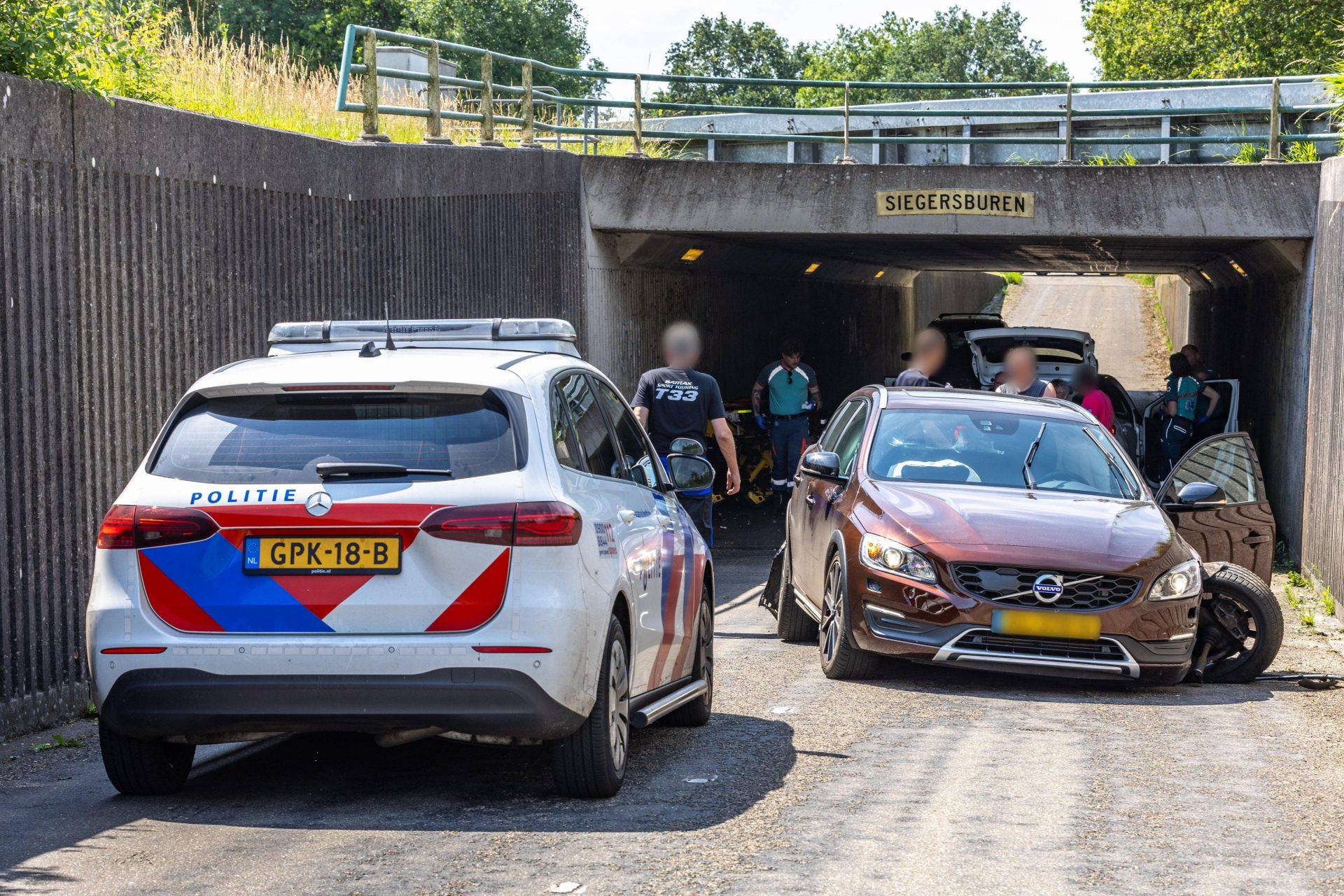 Auto’s botsen in tunnel bij Oldeholtwolde