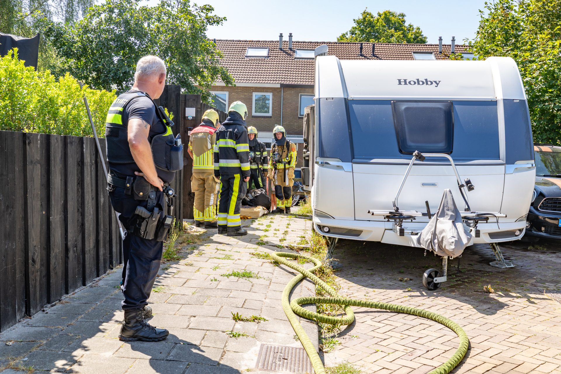 Caravan zwaar beschadigd door felle brand in Wolvega