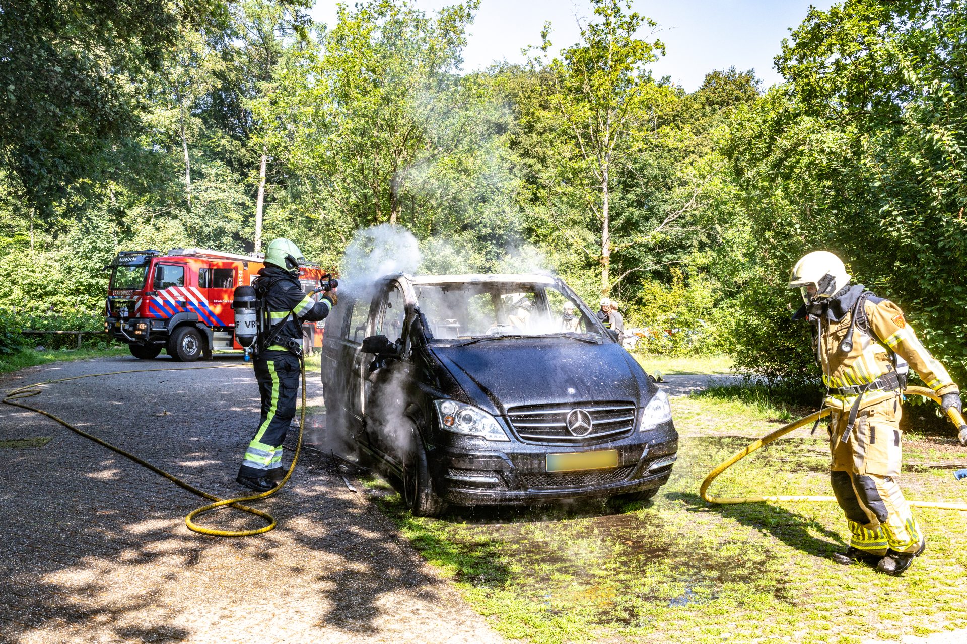 Personenbus verloren door felle brand in Appelscha