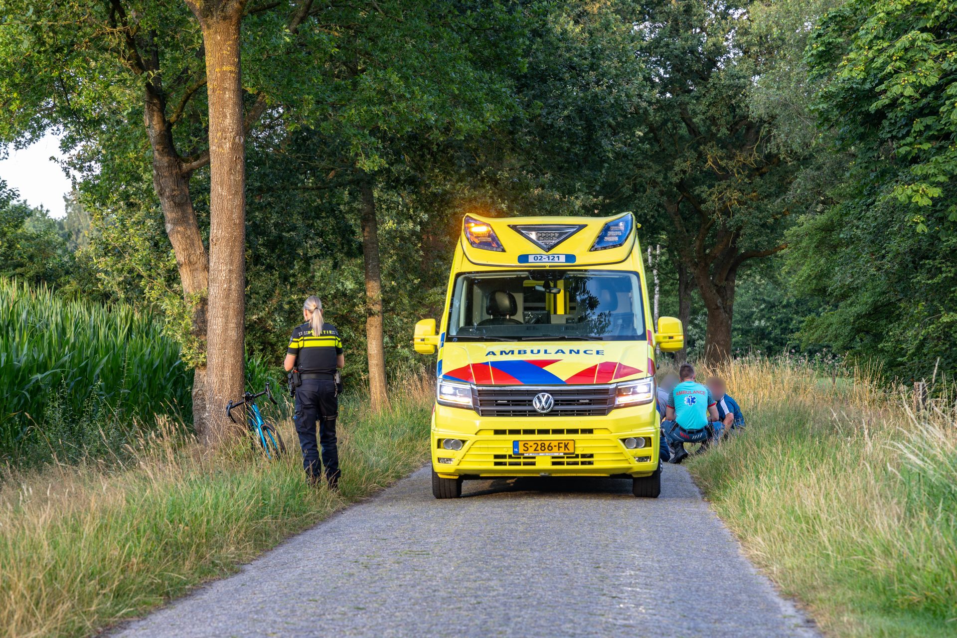 Wielrenner botst tegen voetganger bij Nijeholtpade