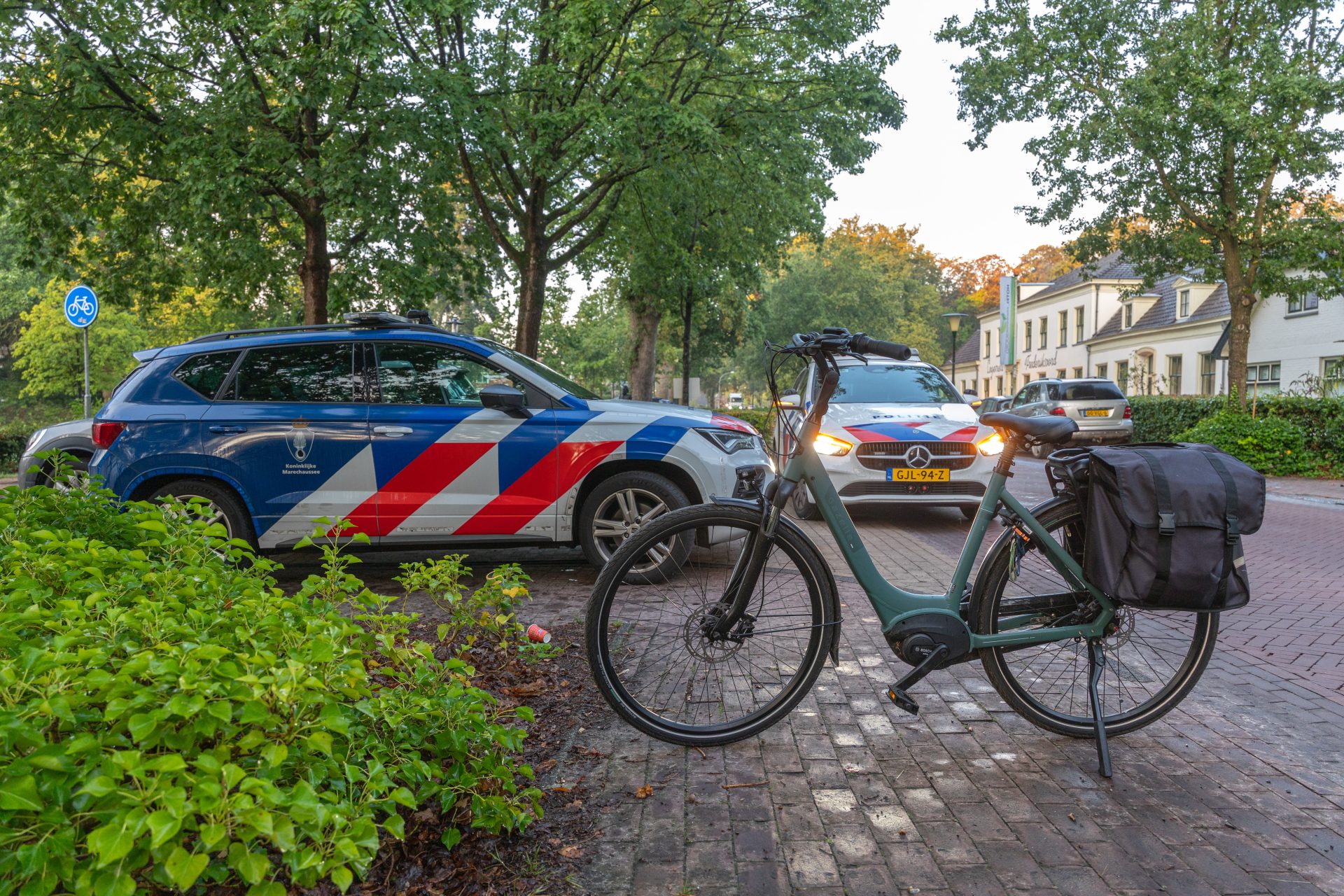 Automobilist rijdt fietser aan en gaat er vandoor in Frederiksoord