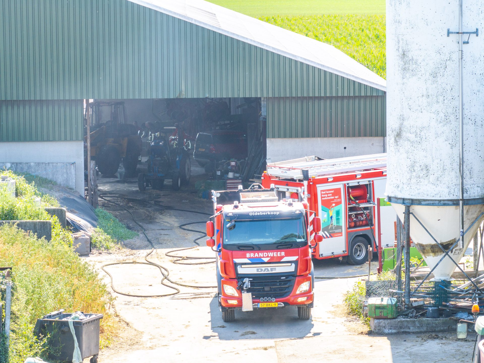 Shovel in brand in schuur Elsloo