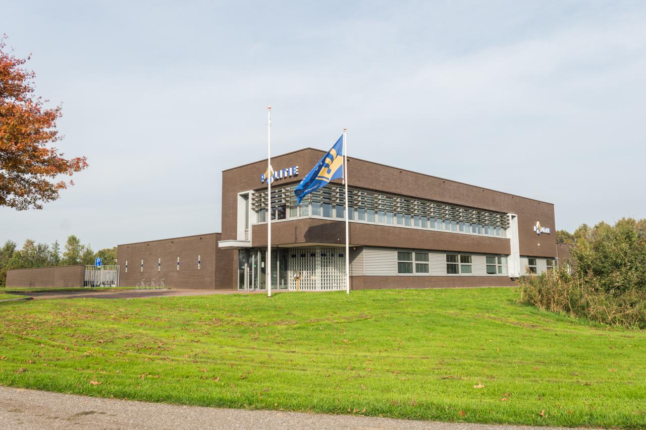 Politiebureau Wolvega wordt toch niet verkocht aan gemeente, pand gaat onder de hamer