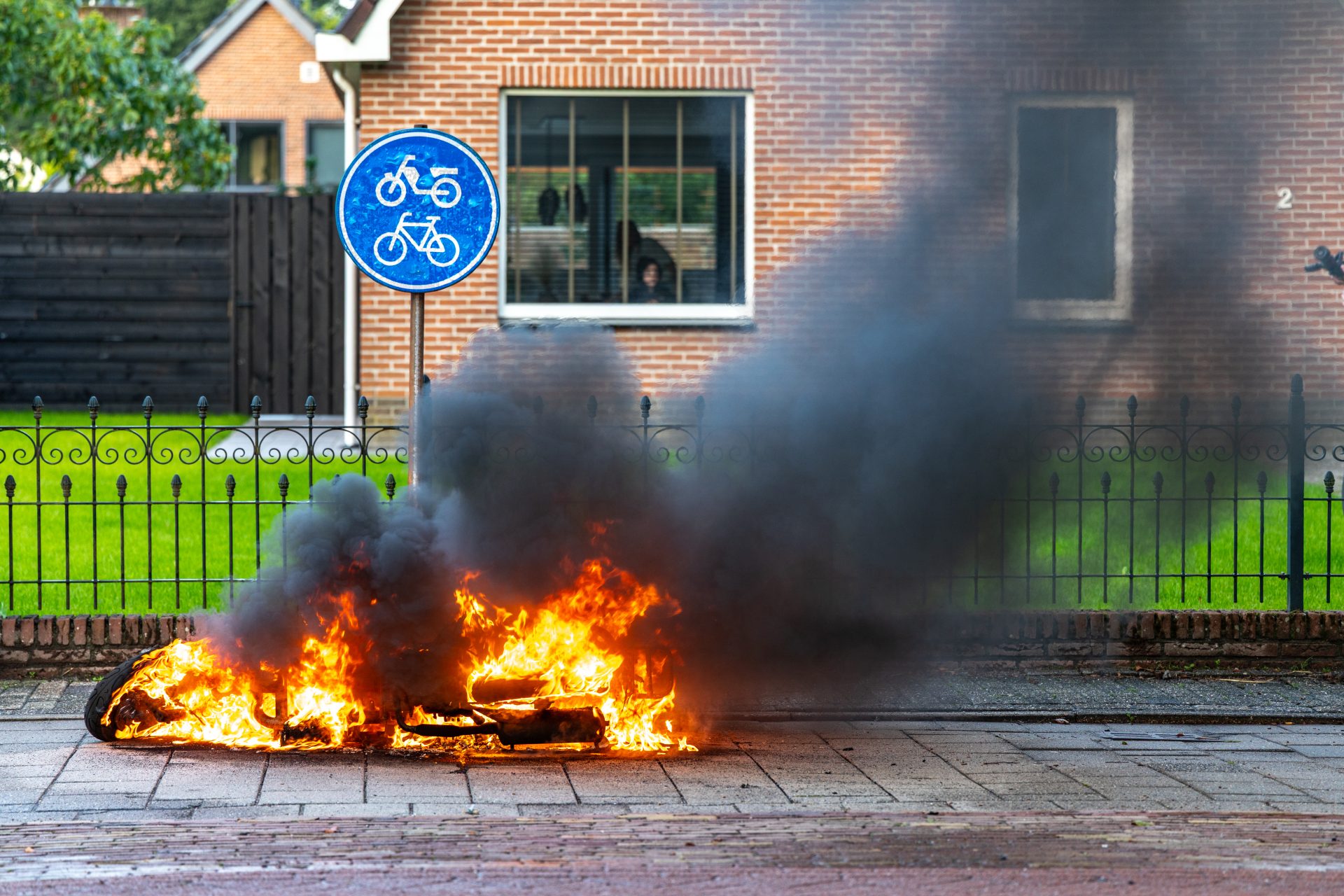 Scooter vat vlam na valpartij in Noordwolde