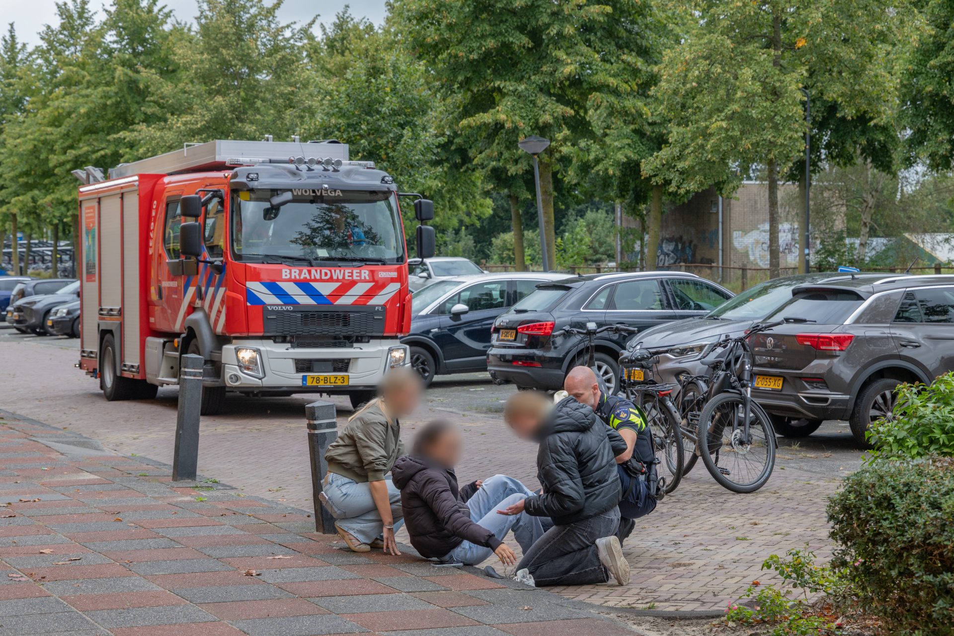 Meisje bekneld in fiets in Wolvega: militairen schieten te hulp