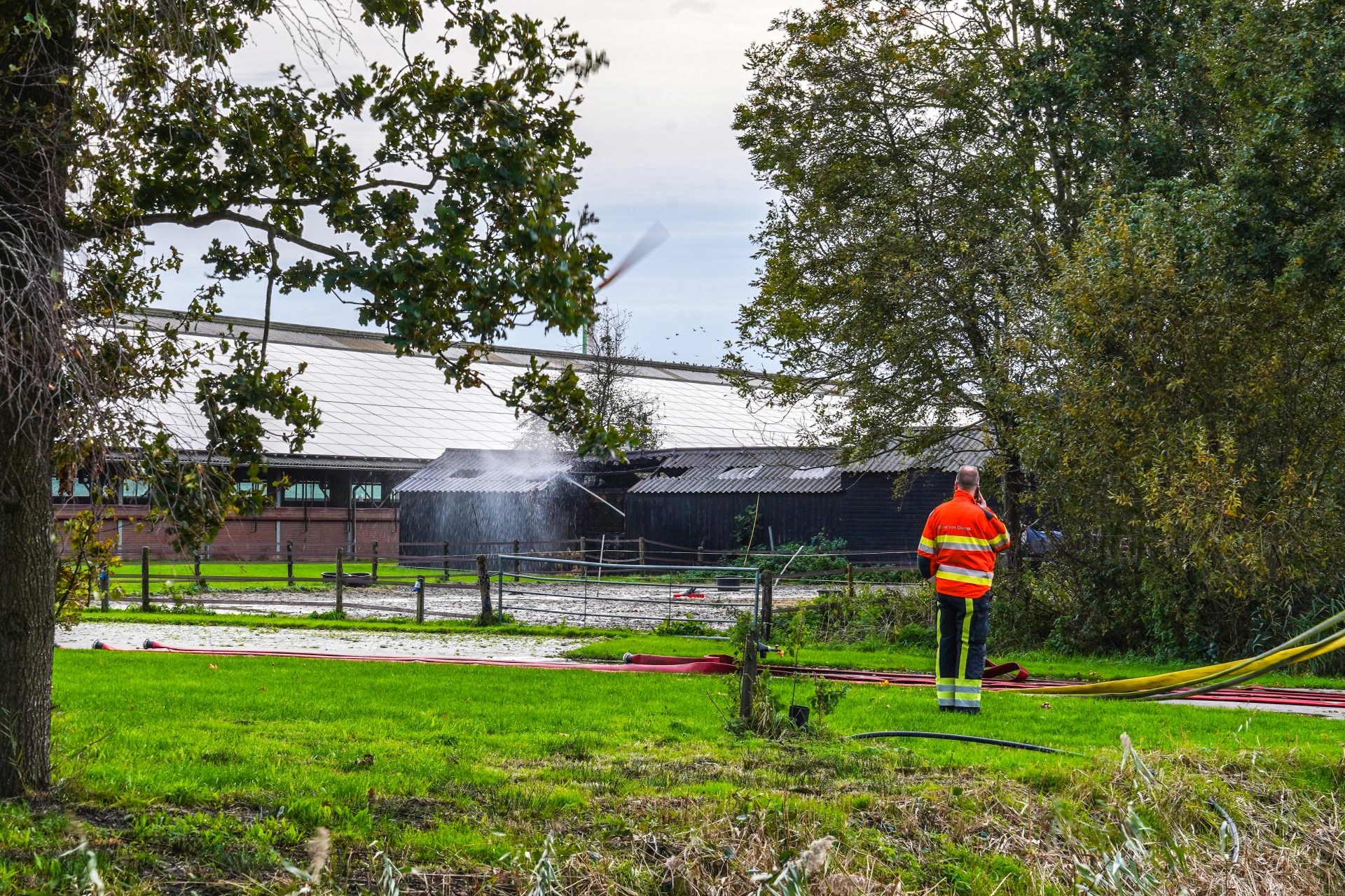 Uitslaande brand in stal in Oldetrijne