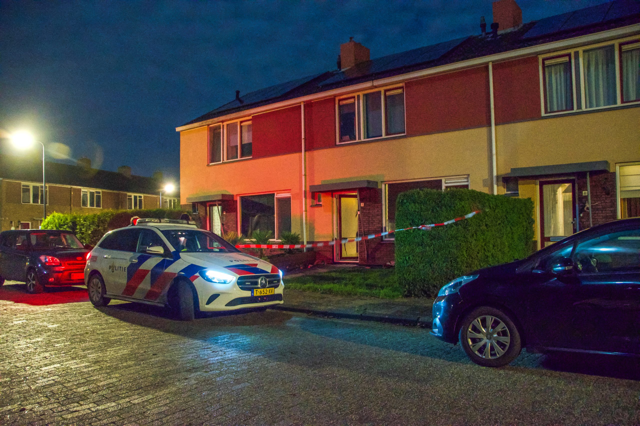 Explosie bij deur van woning in Dongjum