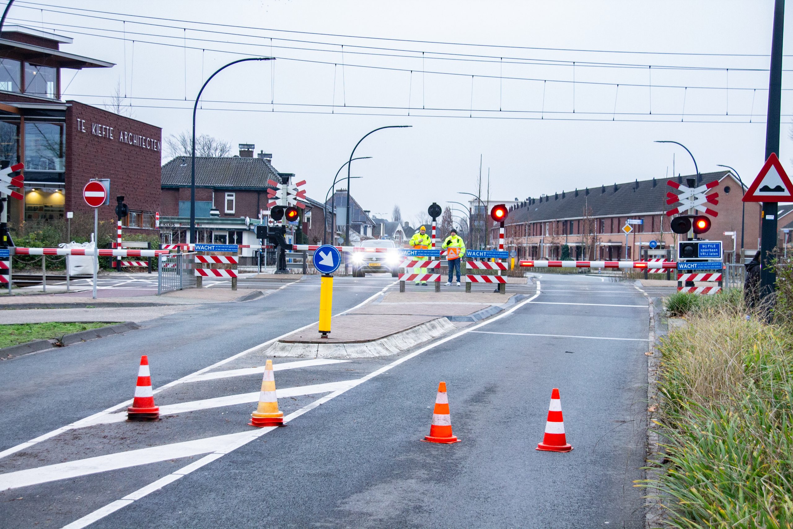 Chaos door defecte spoorwegovergangen in Borne