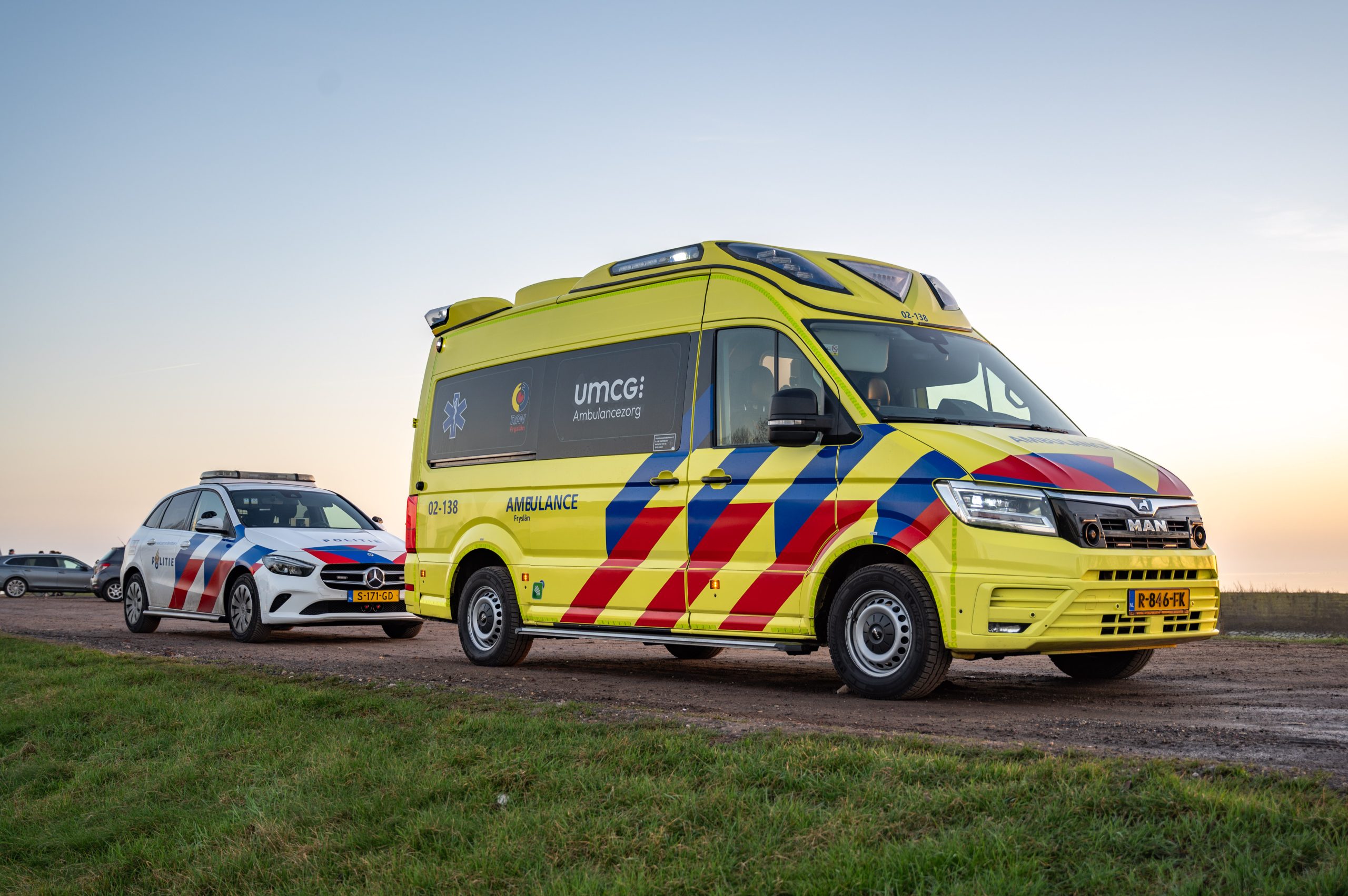 Automobilist rijdt door na botsing met voetganger